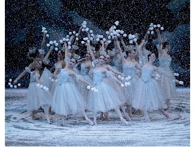 The Nutcracker מפצח האגוזים