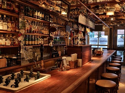 סיור בברים נסתרים באנגלית